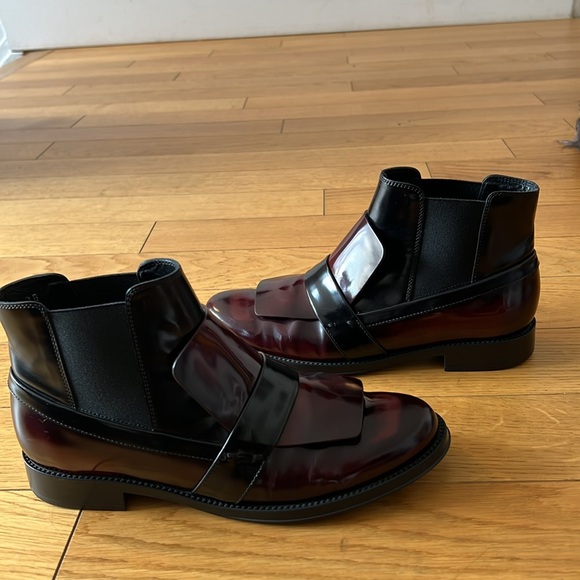 Tod’s Black and Burgundy Pull On Bootie - Picture 2 of 5